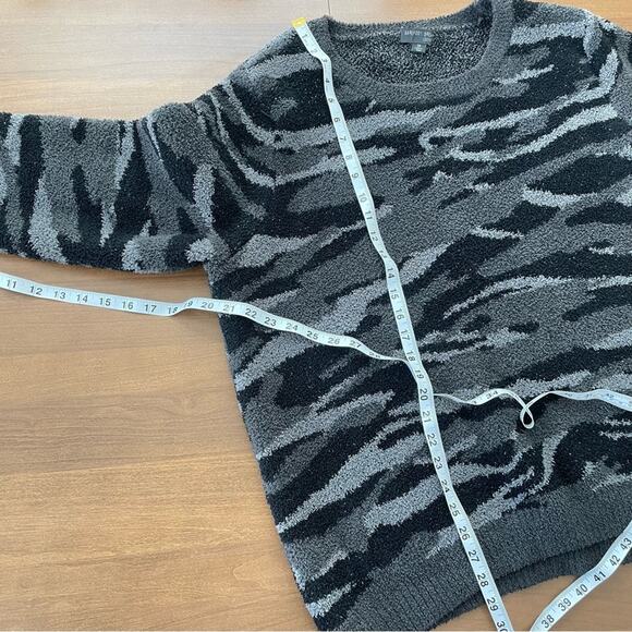 Barefoot Dreams | Womens Seaside Crewneck Pullover Carbon Camo CozyChic Black 2X - Picture 6 of 8